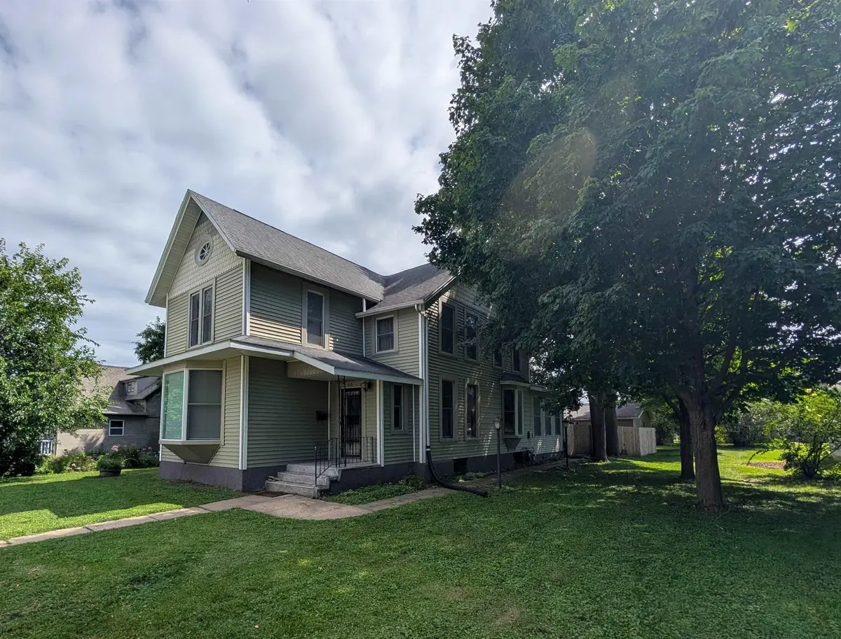 113 E 5th AVE, Cresco, IA 52136