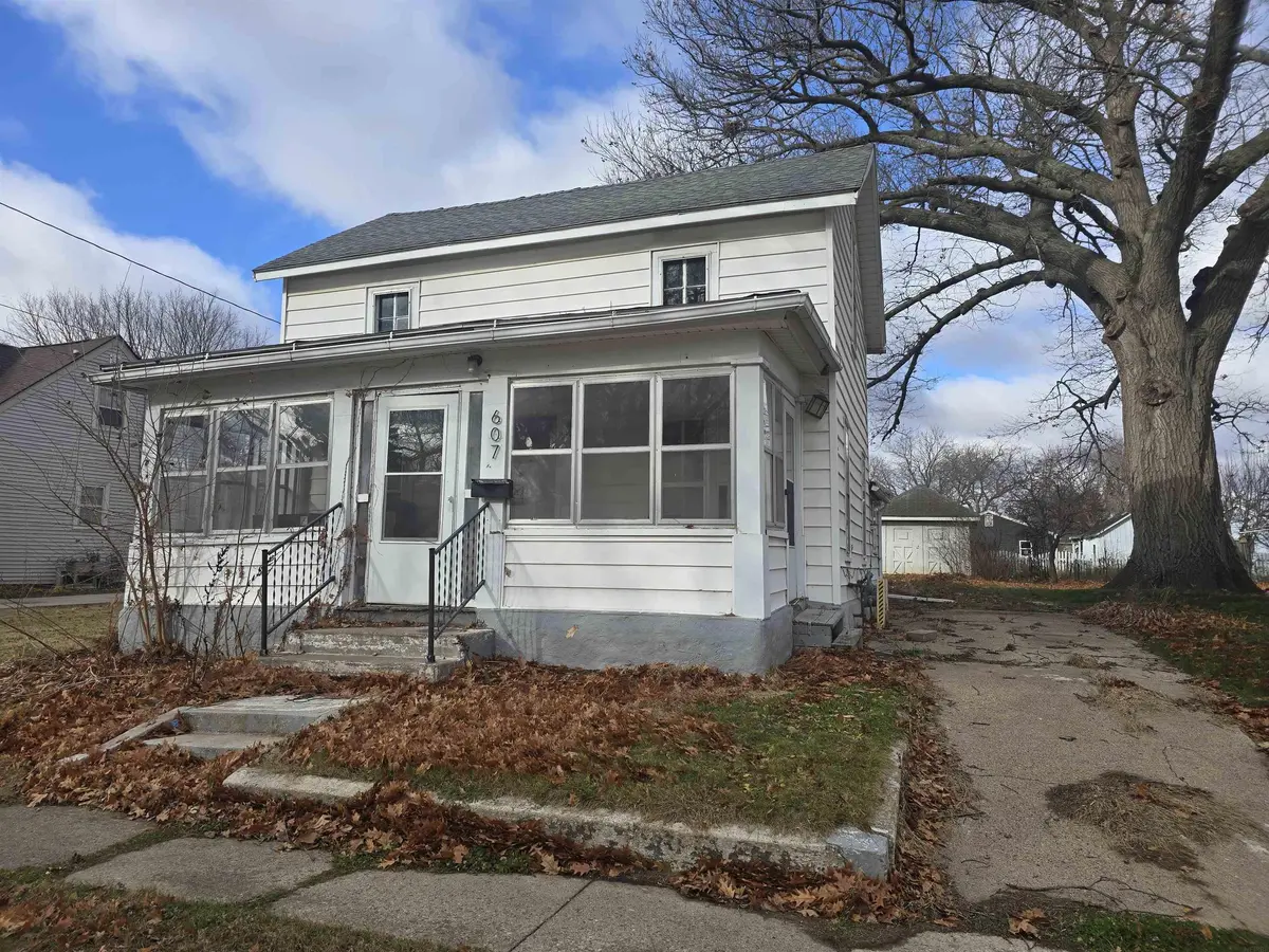 607 Sycamore ST, Laporte City, IA 50651