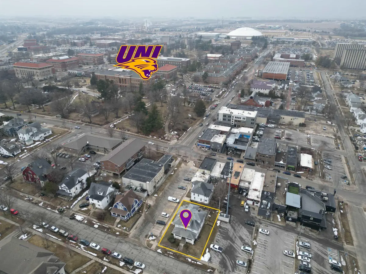2221 Olive ST, Cedar Falls, IA 50613