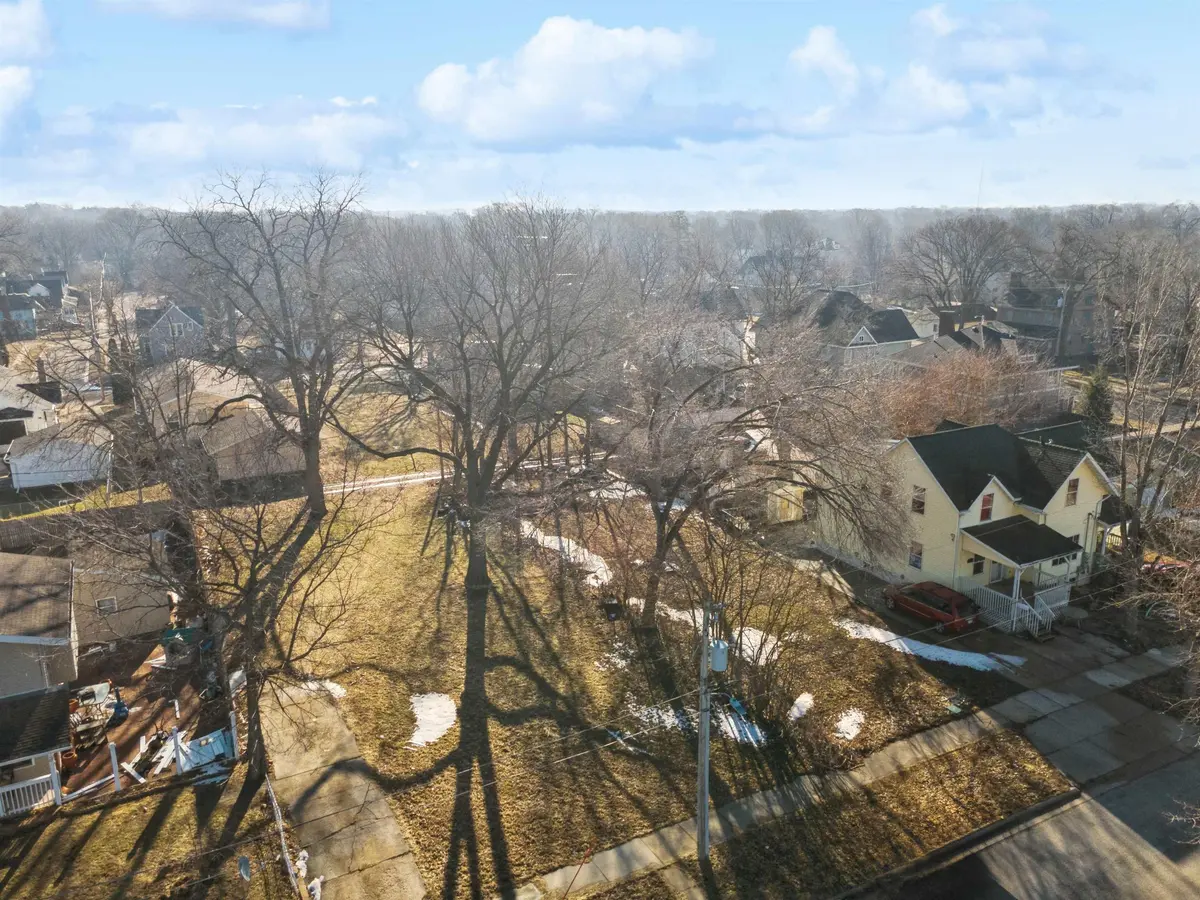 Irving ST, Waterloo, IA 50703