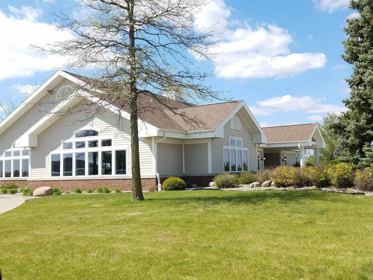 355 Country Club LN, Dike, IA 50624