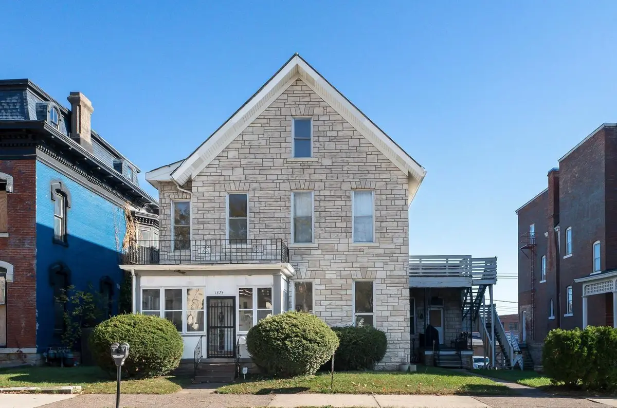 1374 Main ST, Dubuque, IA 52001