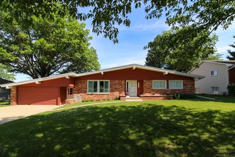 1205 E AVE, Grundy Center, IA 50638