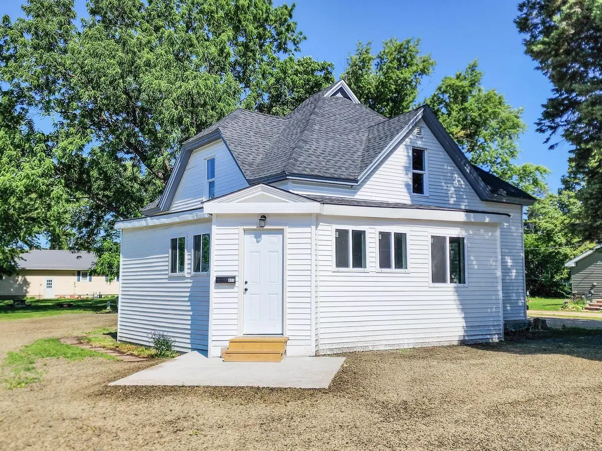 825 Jackson ST, Lamont, IA 50650