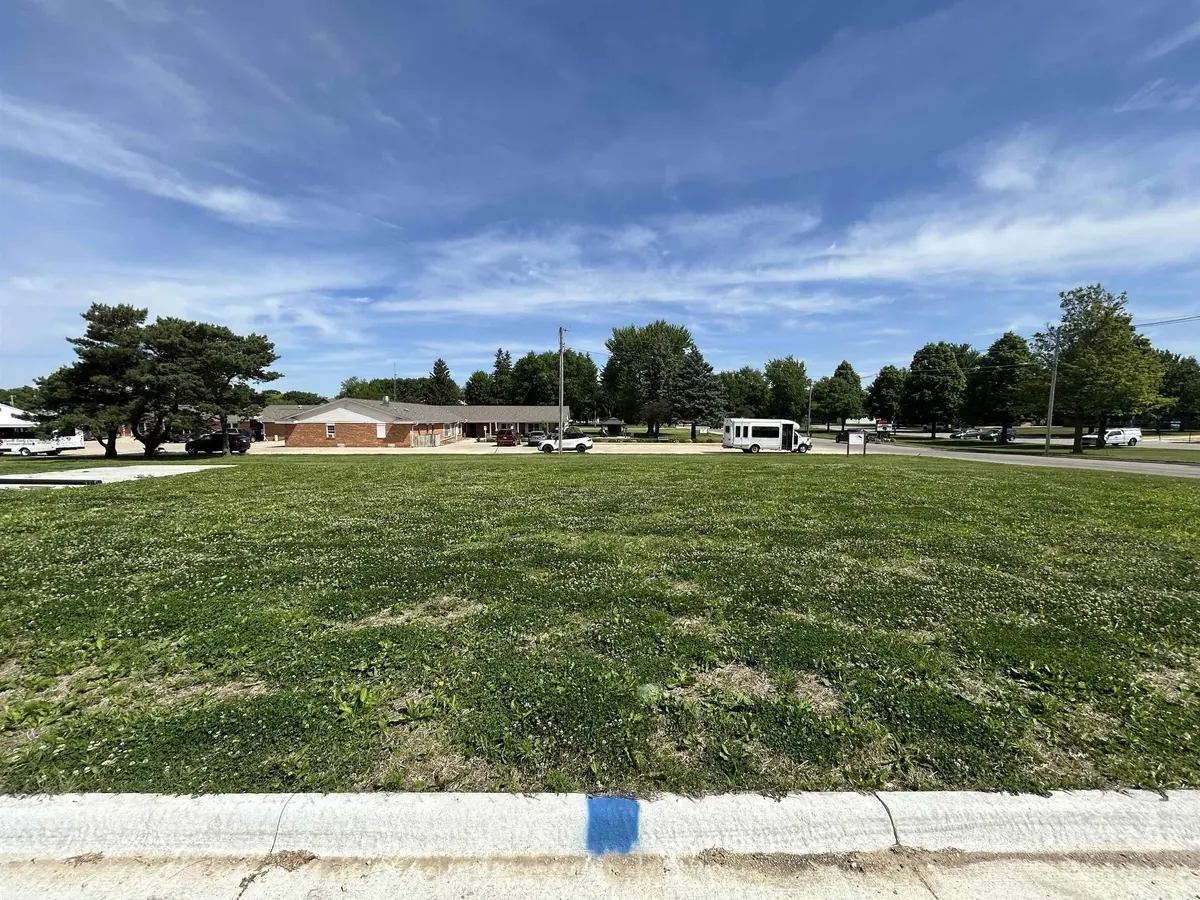100 Maverick LN, Riceville, IA 50466
