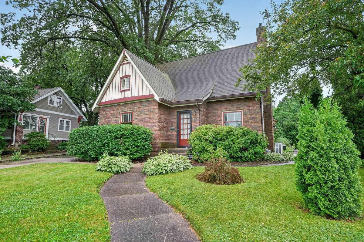 250 Kenilworth RD, Waterloo, IA 50701