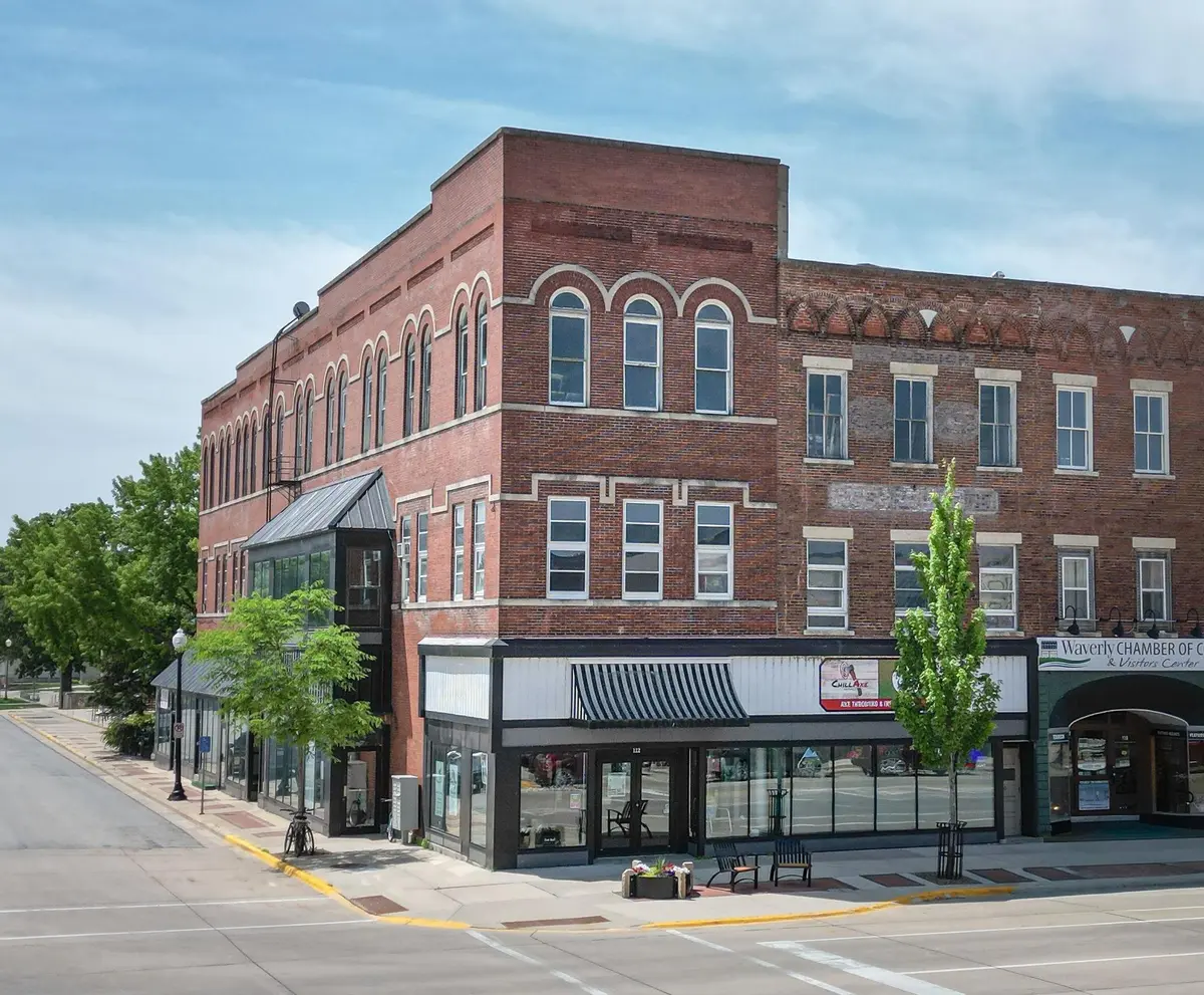 122 & 120 E Bremer AVE, Waverly, IA 50677