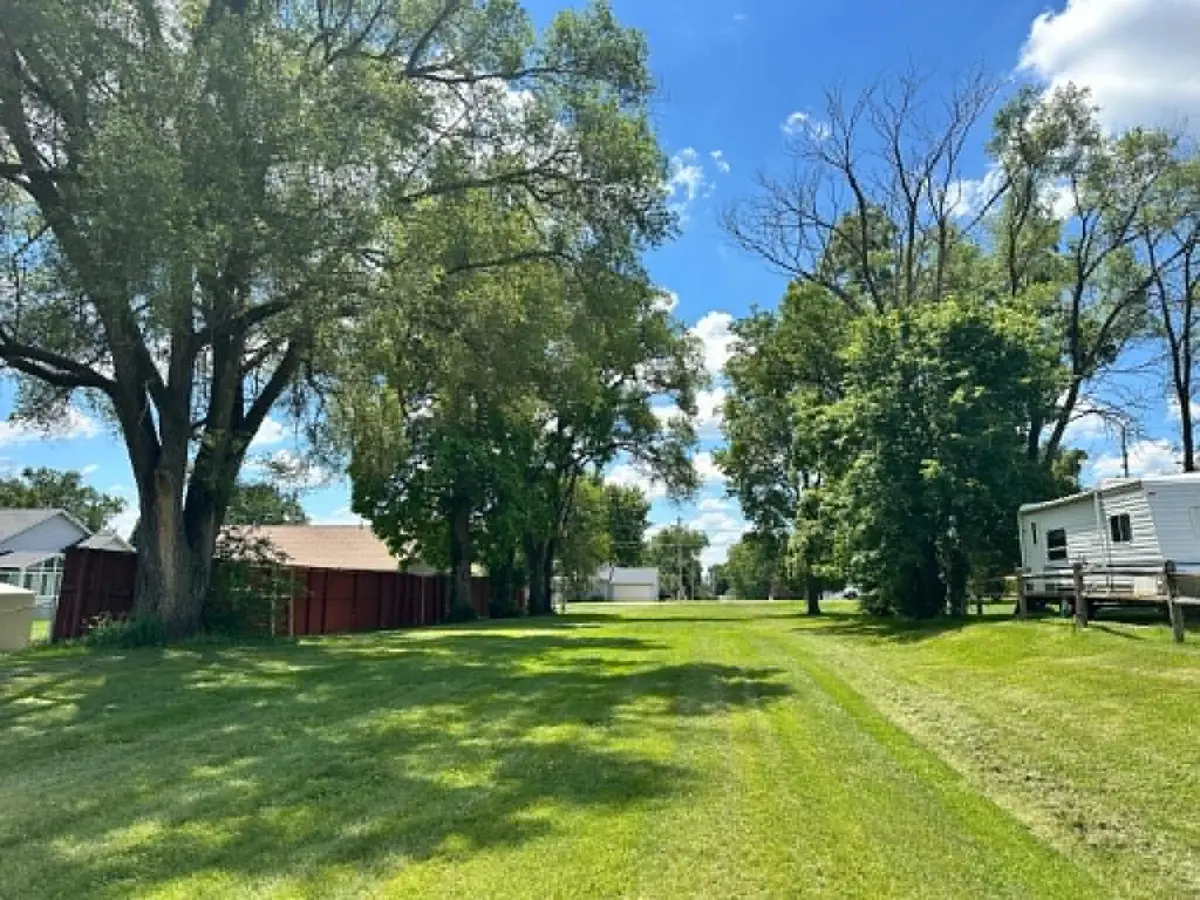 000 Lafayette ST, Elk Run Heights, IA 50707