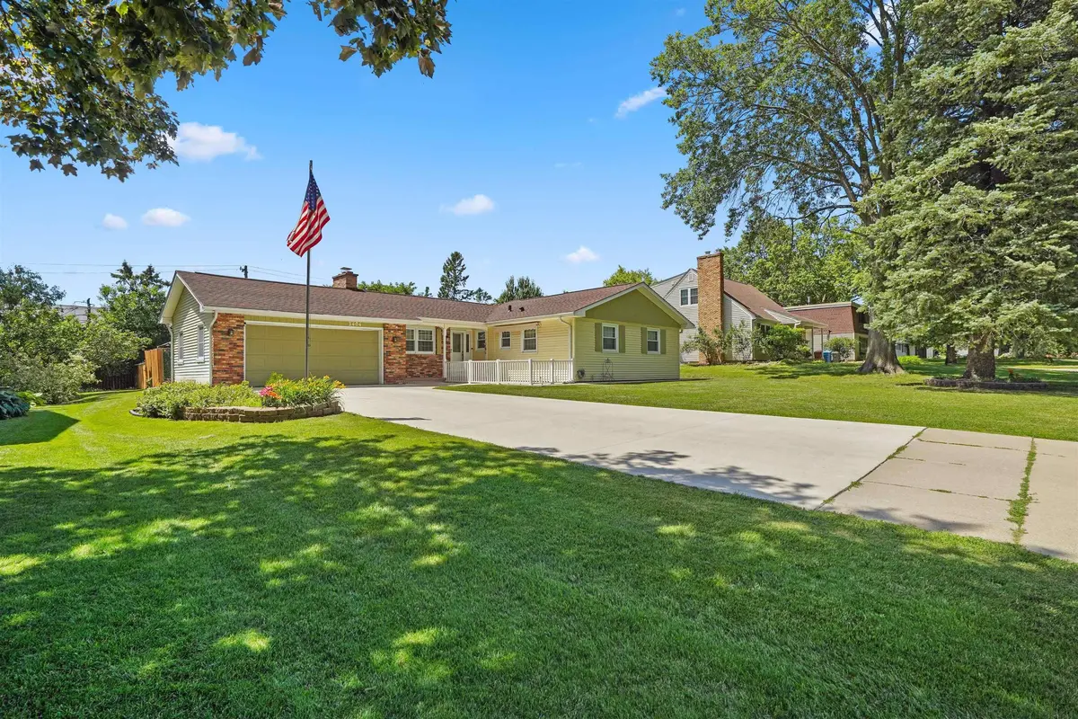 3404 Rosehill TRCE, Waterloo, IA 50701