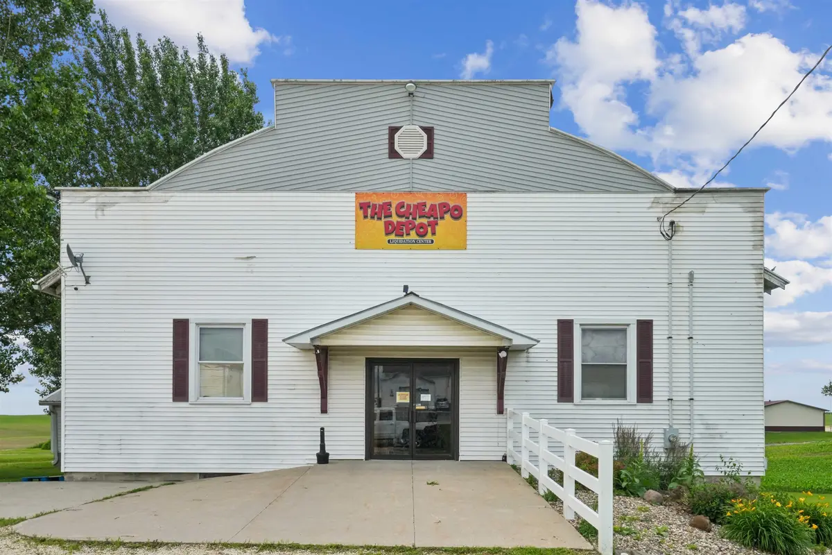1653 300th AVE, Dyersville, IA 52040