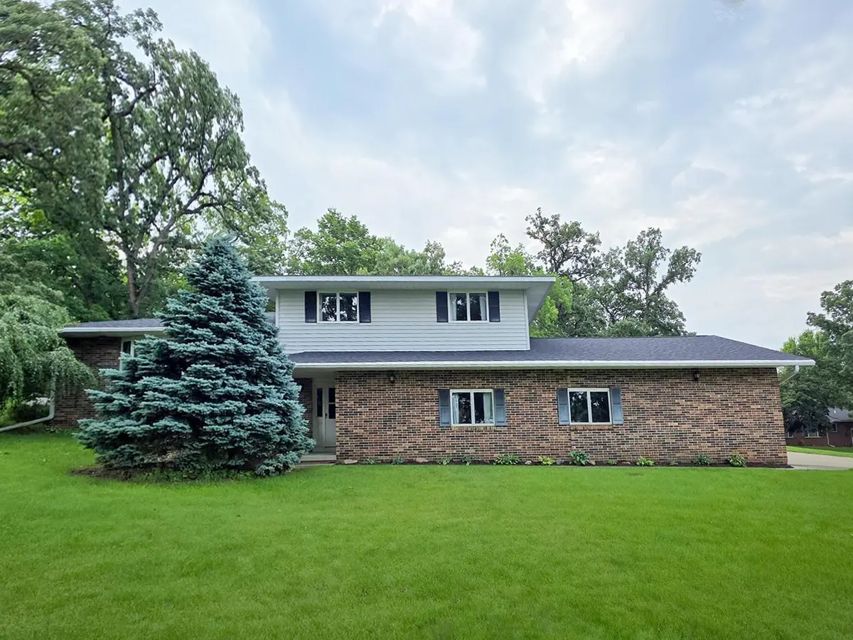 22118 181st AVE, Manchester, IA 52057