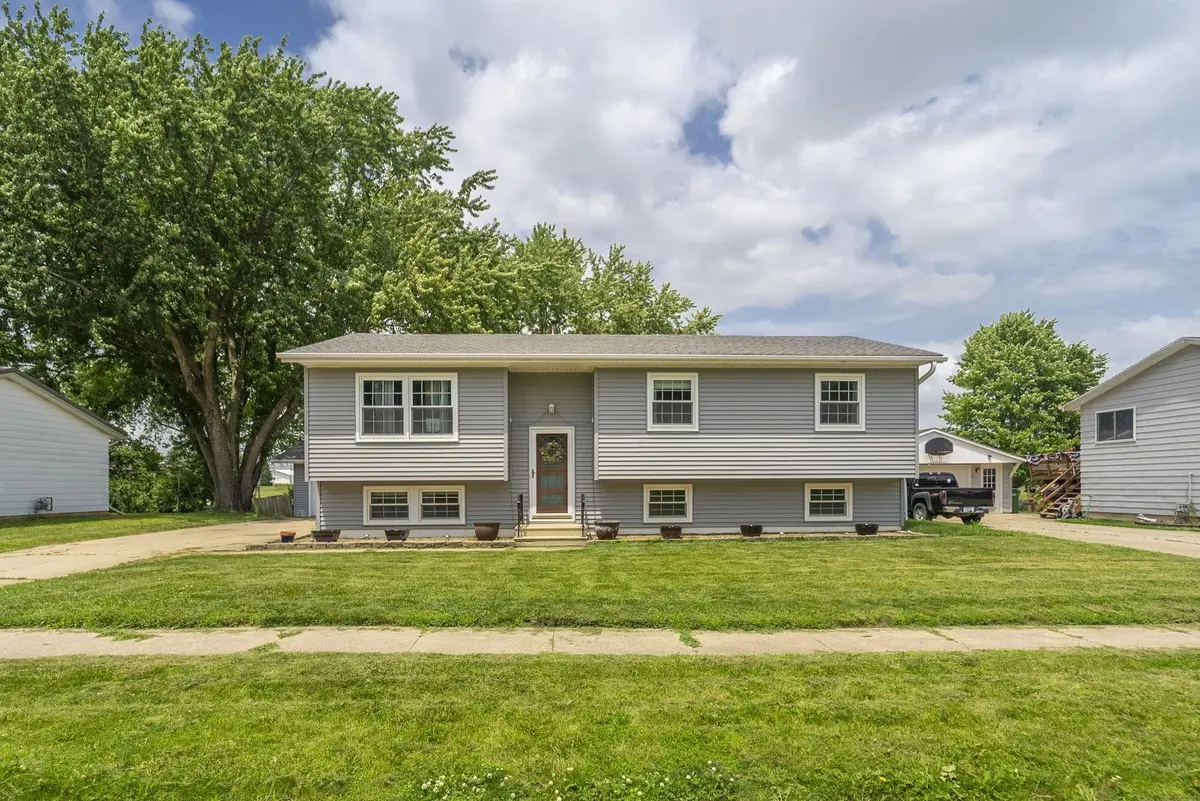 2304 NW 3rd Avenue, Waverly, IA 50677
