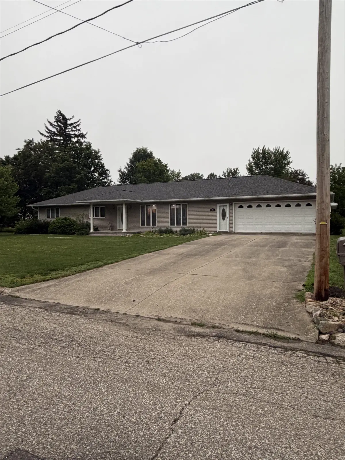 906 IOWA ST, Dysart, IA 52224