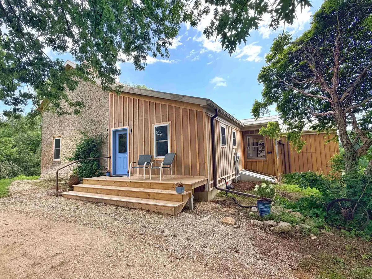 30000 Evergreen RD, Elkader, IA 52043
