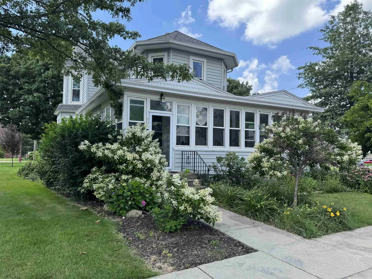 605 2nd ST, Parkersburg, IA 50665