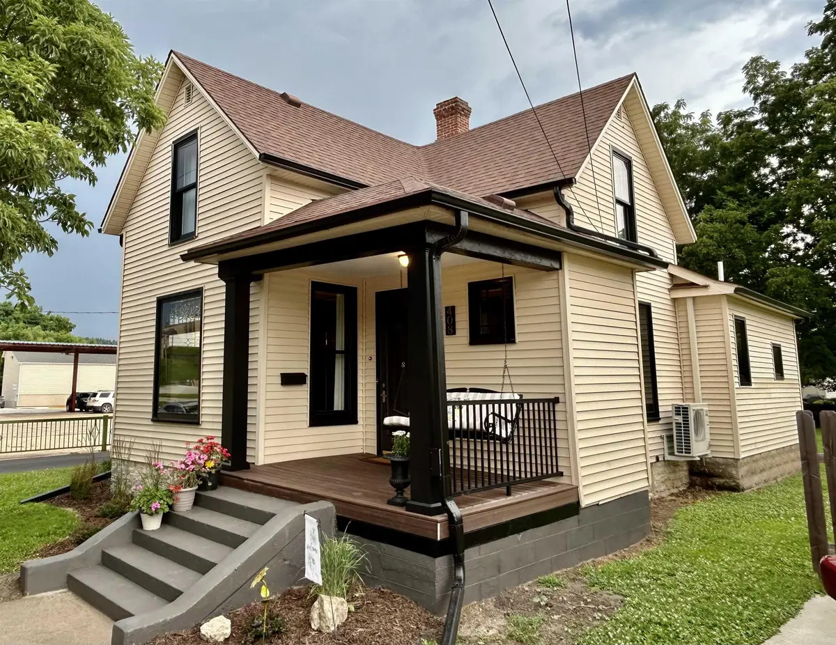 408 Winnebago ST, Decorah, IA 52101
