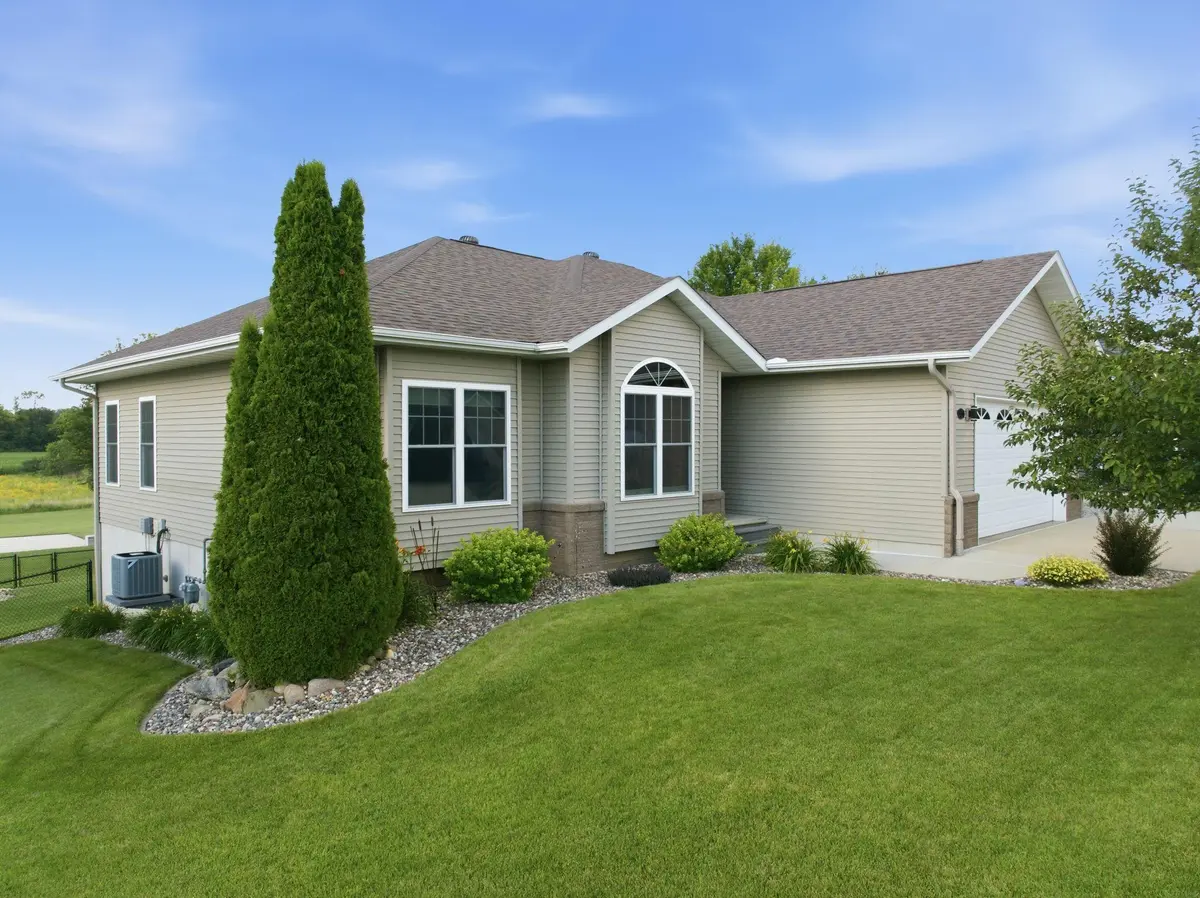 313 TUMBLEWEED TRL, Waverly, IA 50677