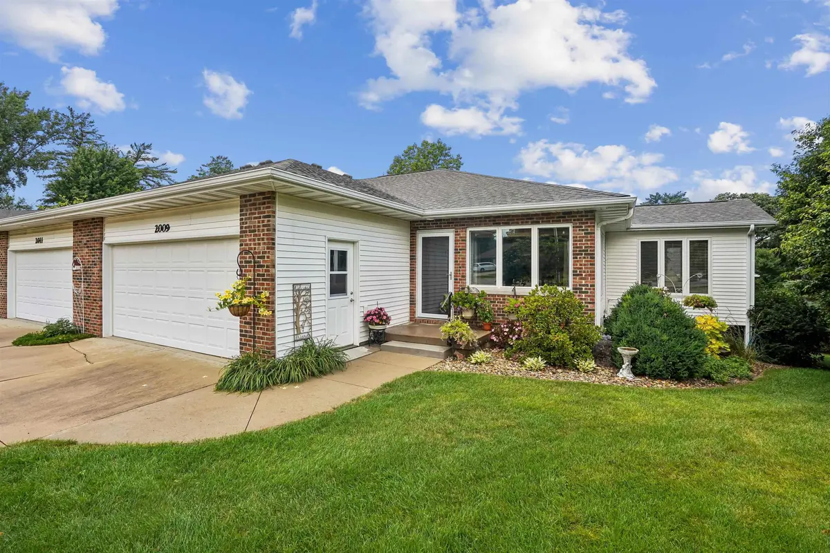 2009 Terrace DR, Cedar Falls, IA 50613