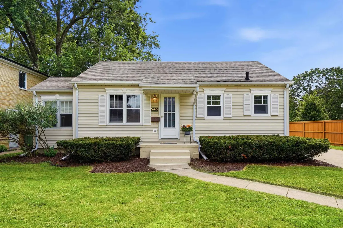 245 Derbyshire RD, Waterloo, IA 50701