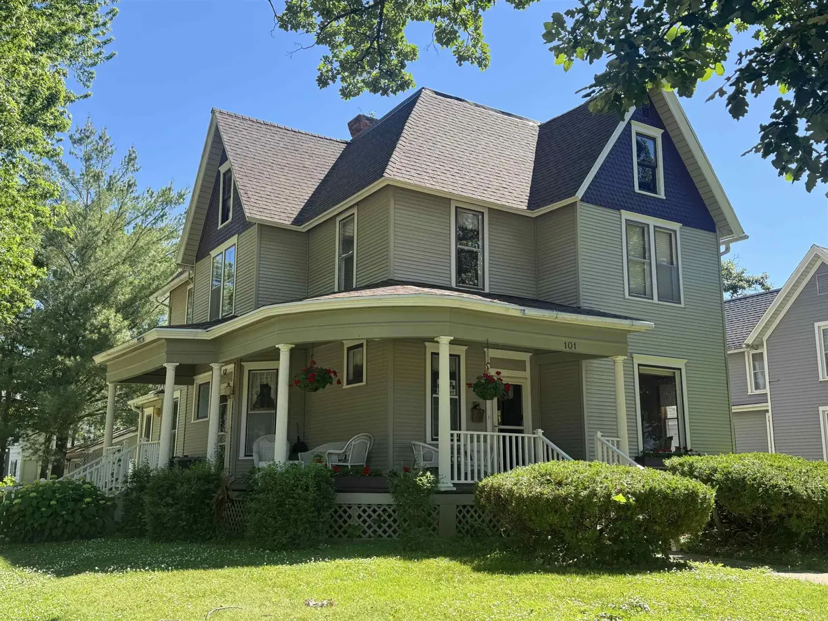 101 Hulin ST, Charles City, IA 50616