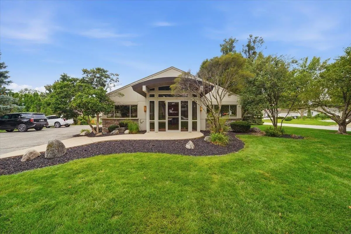 3411 Midway DR, Cedar Falls, IA 50613
