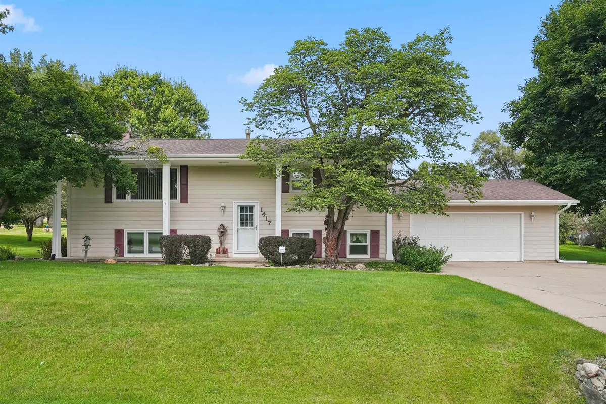 1417 Angus DR, Waterloo, IA 50701
