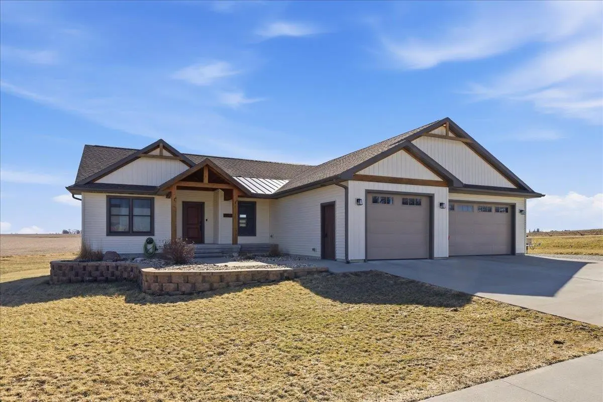 1202 Jon RD, Dunkerton, IA 50626