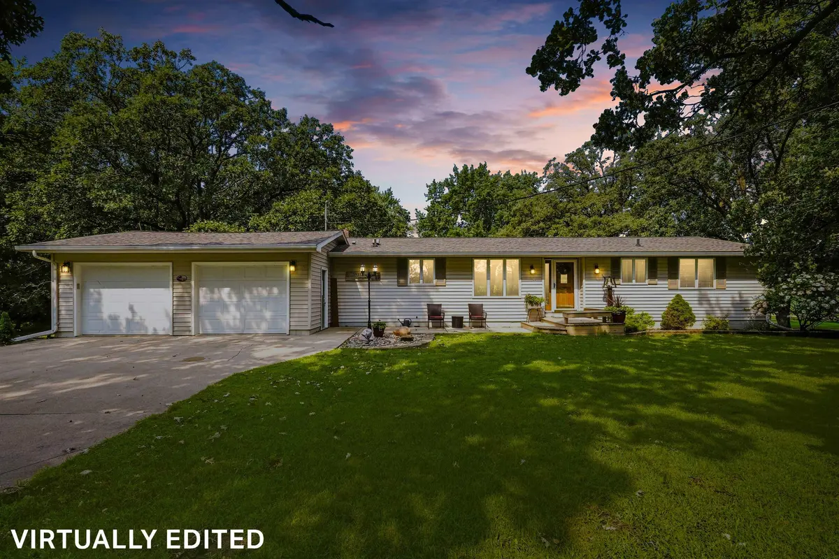18001 40th St, Oelwein, IA 50662