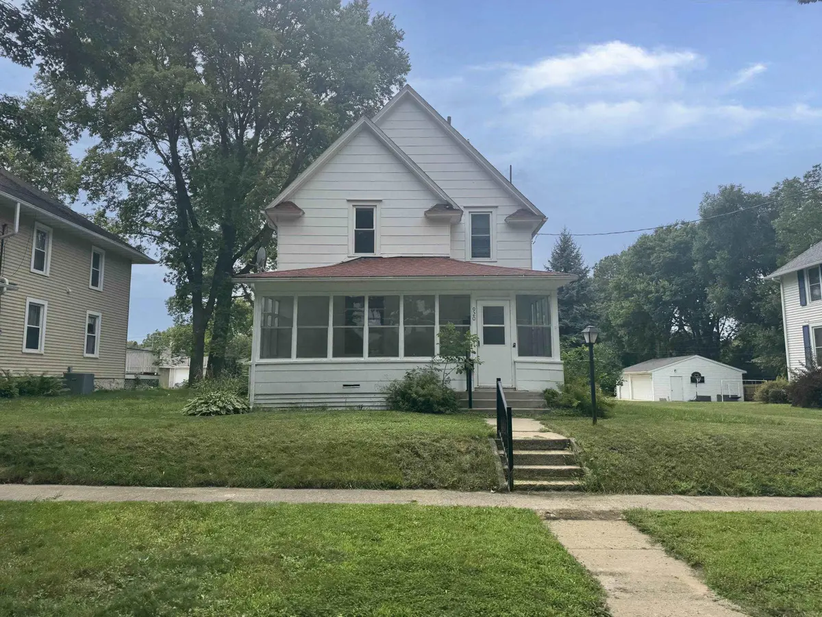 920 N Adams AVE, Mason City, IA 50401