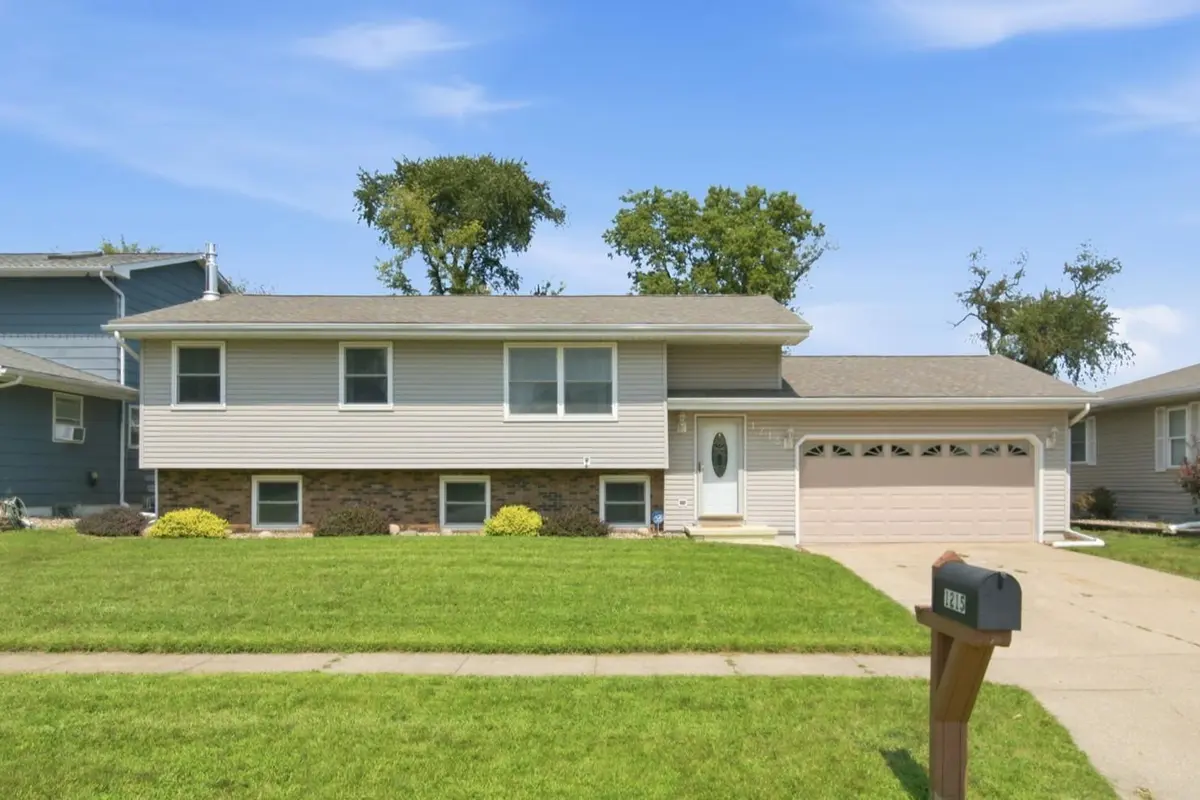 1215 Kaplan DR, Waterloo, IA 50702