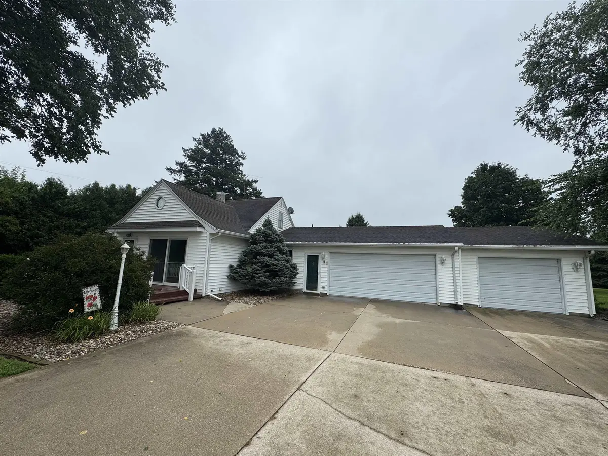 21498 HWY 57 HWY, Parkersburg, IA 50665