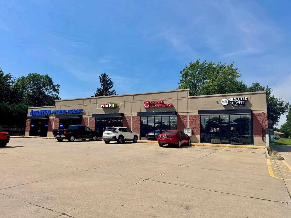 1704 W 1St ST, Cedar Falls, IA 50613