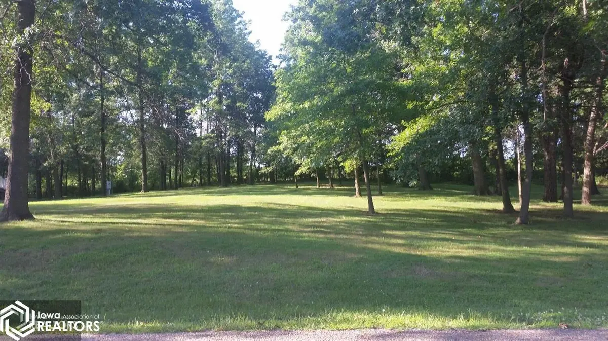 17 Country Club DR, Bloomfield, IA 52537