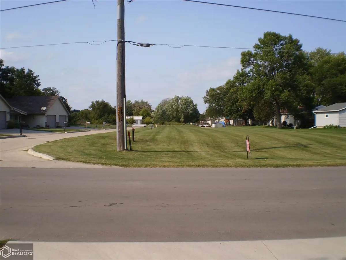 5 Armory LN, Hampton, IA 50441