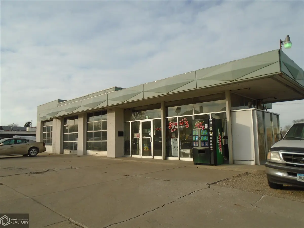 801 2nd ST, Webster City, IA 50595-3058