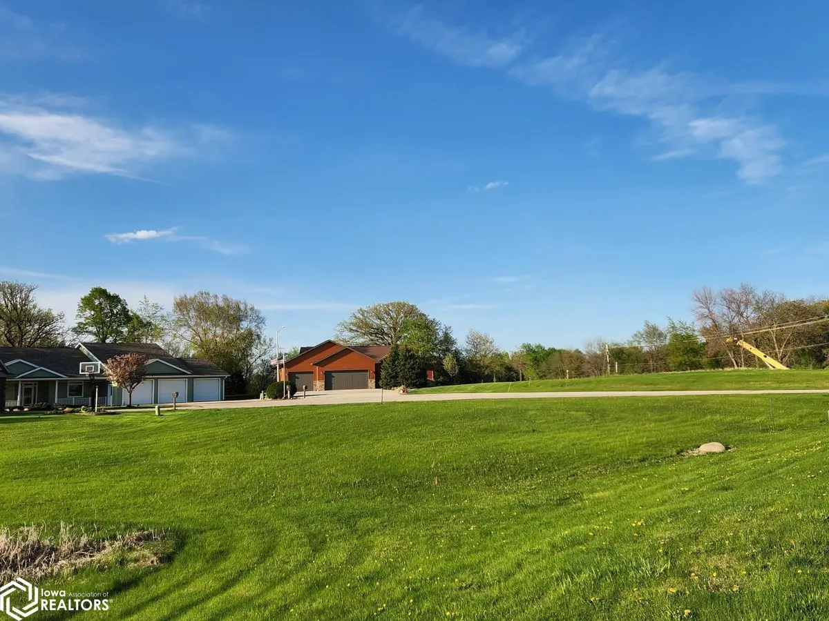 202 Brickyard CT, Sheffield, IA 50475