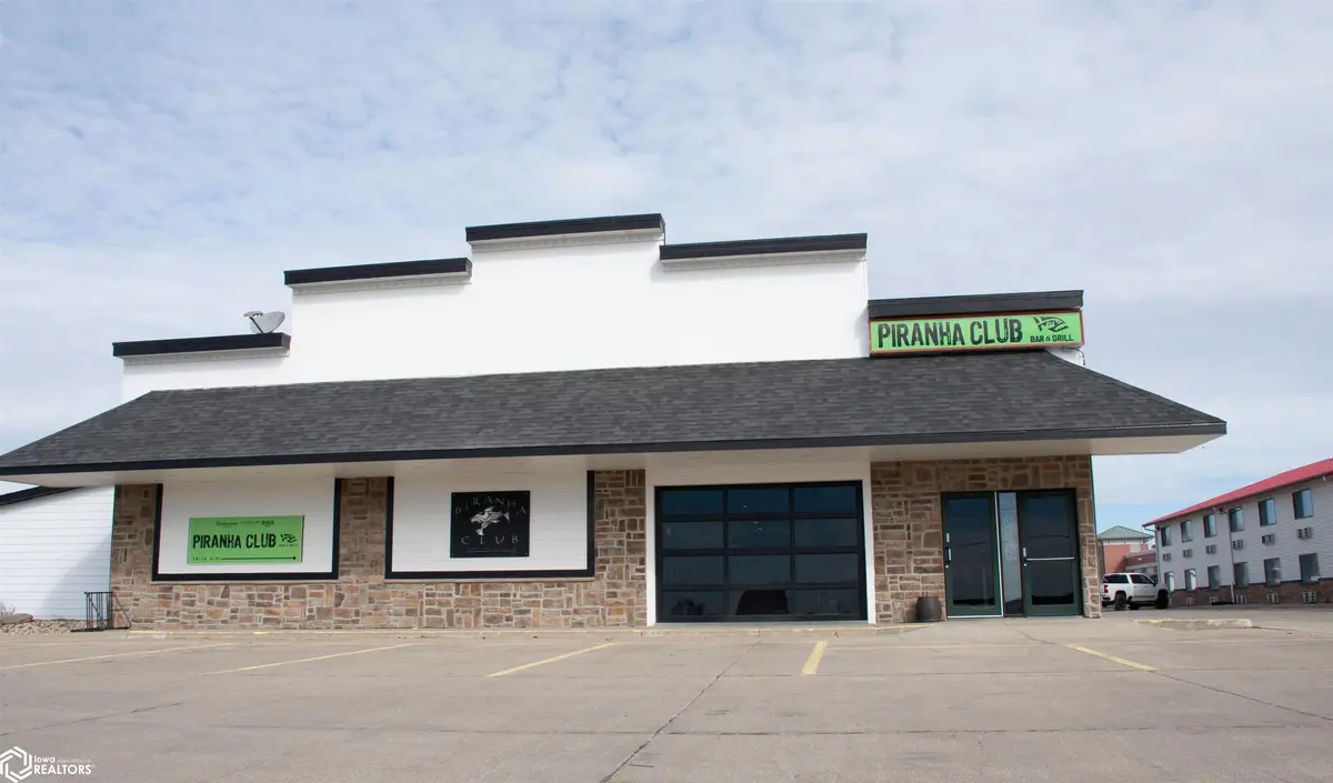 1215 Plaza DR, Carroll, IA 51401