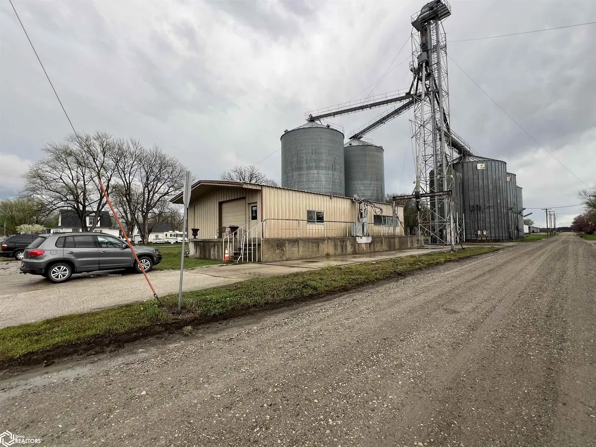 300 Chestnut ST, Elliott, IA 51532