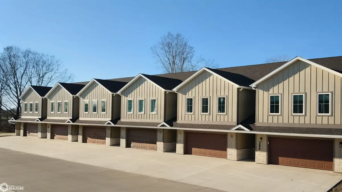 214 Stonebrook Ct., Clear Lake, IA 50428