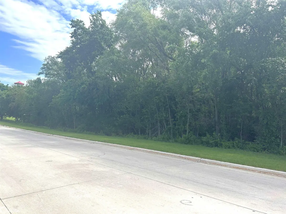 S Cardinal DR, Clarinda, IA 51632