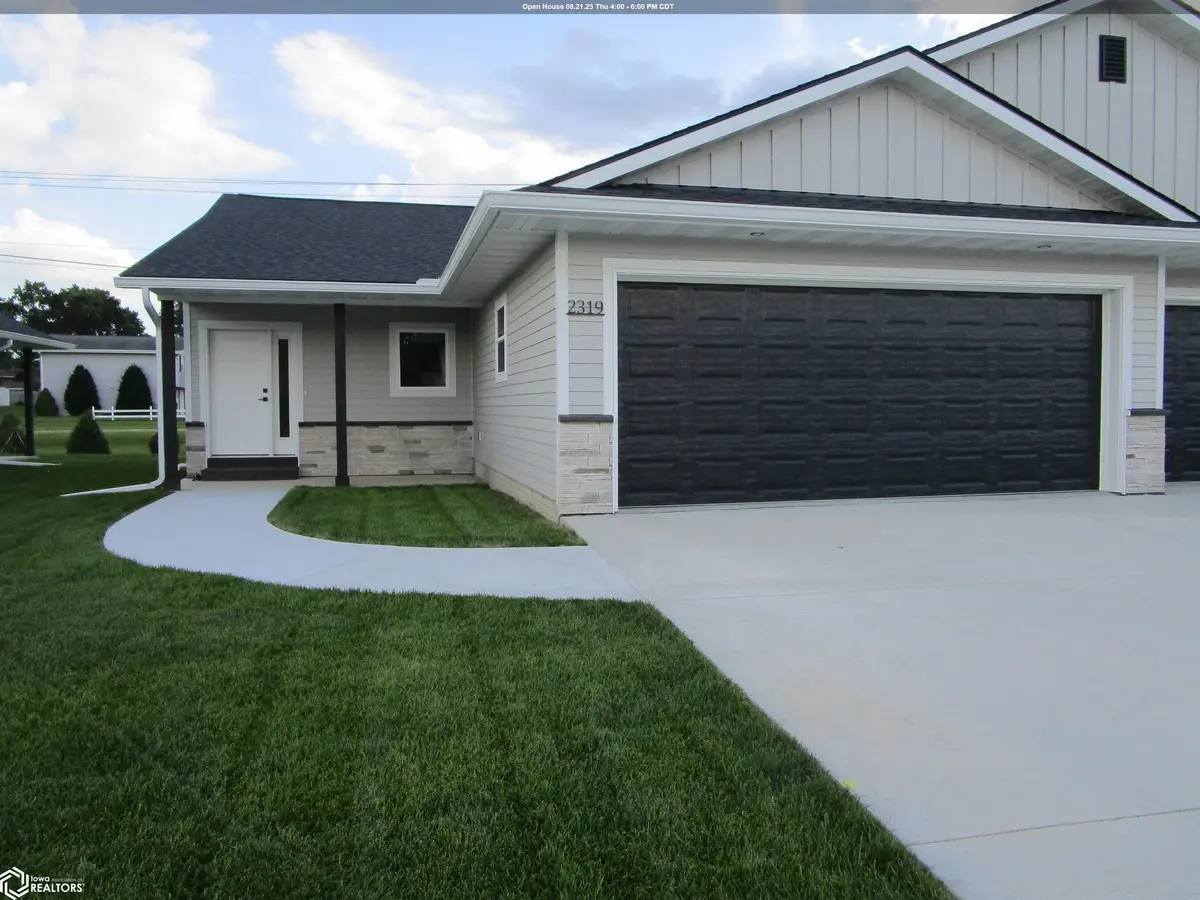 2319 Heritage LN, Iowa Falls, IA 50126