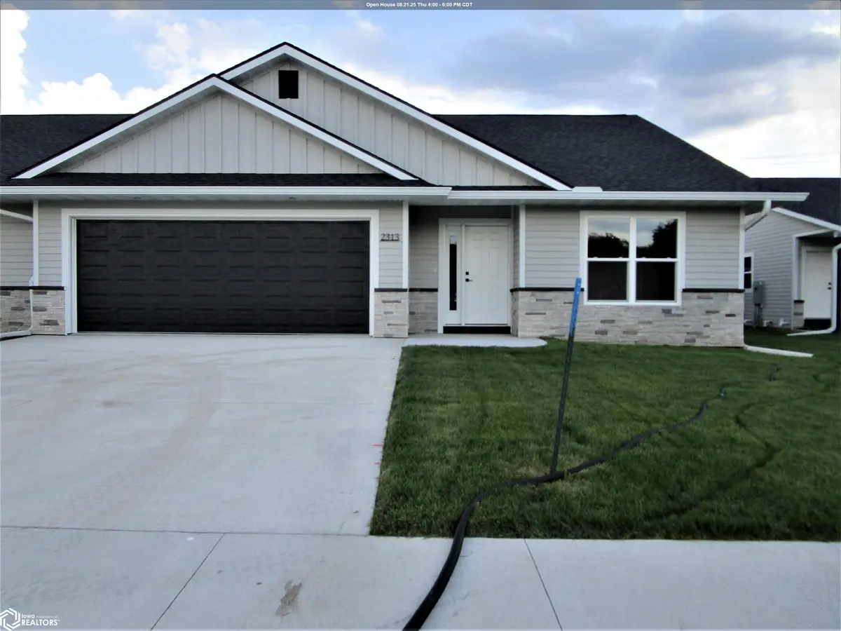 2313 Heritage LN, Iowa Falls, IA 50126