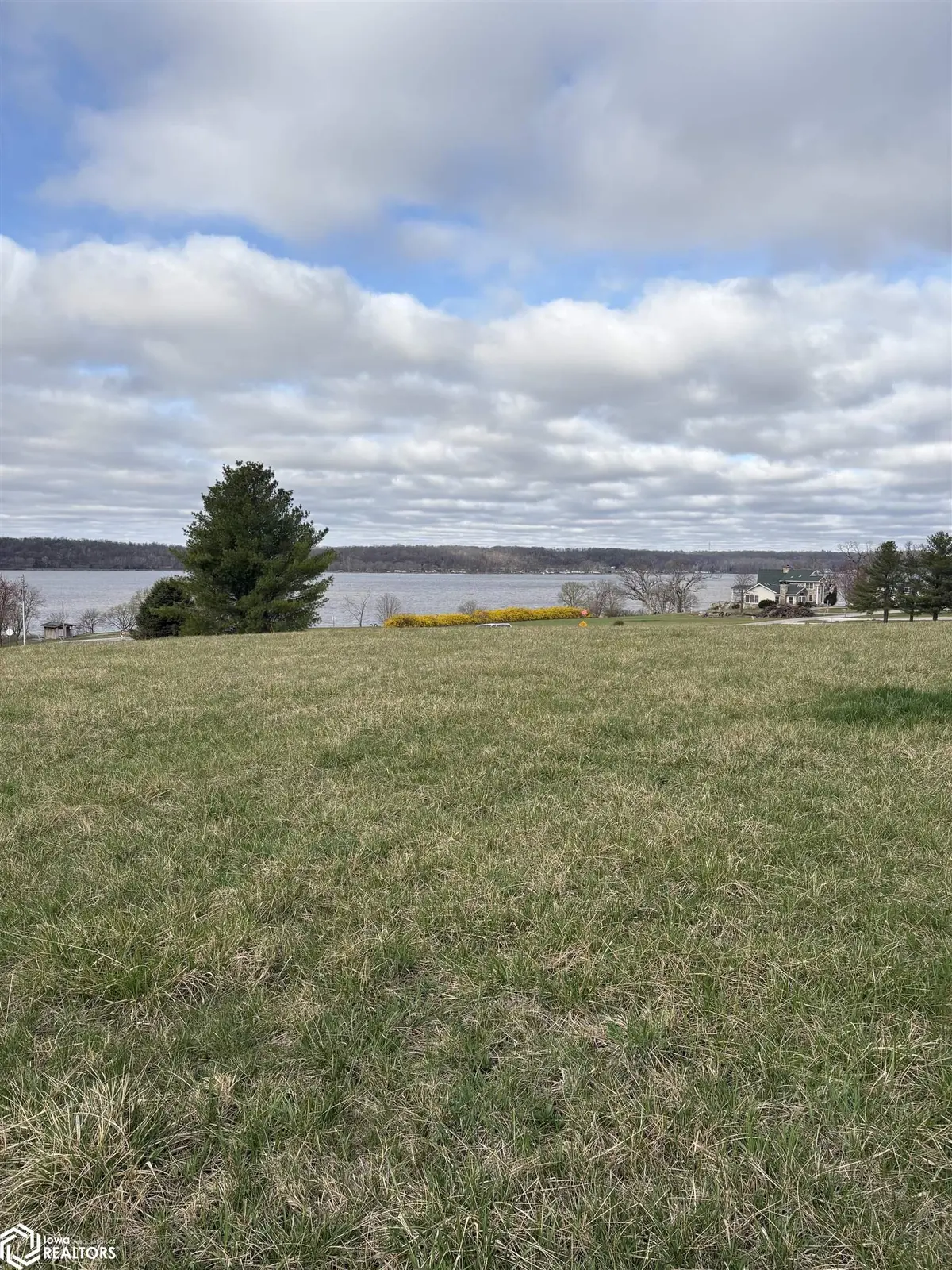 12 Riverview TER, Nauvoo, IL 62354