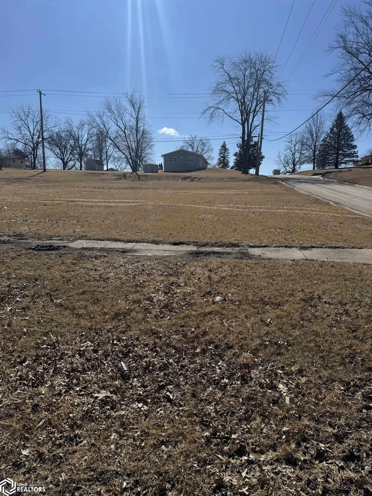 1628 Linden AVE, Chariton, IA 50049