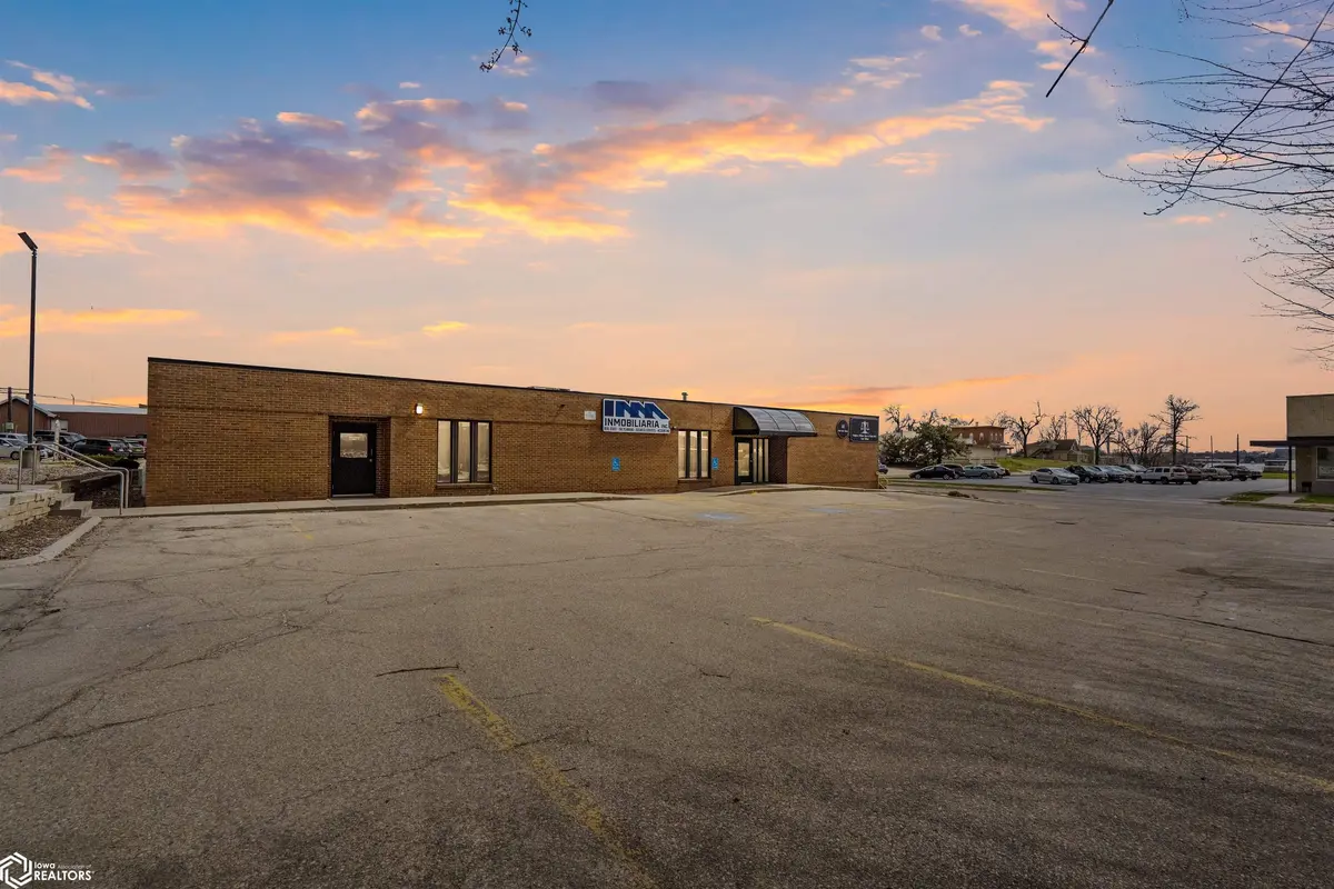 112 E Linn ST, Marshalltown, IA 50158
