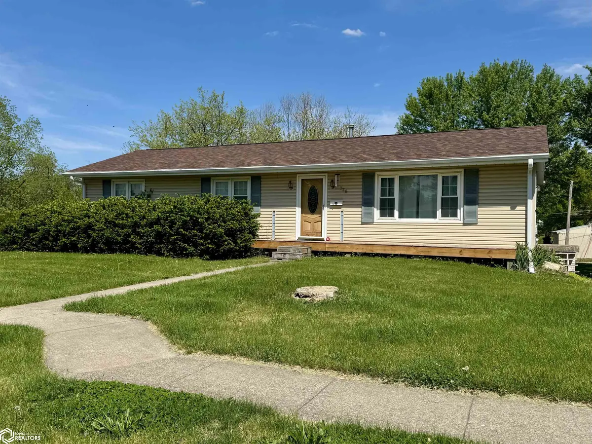 726 N 13th ST, Chariton, IA 50049