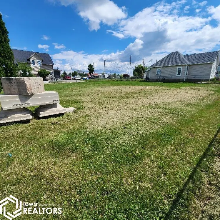 619 W State ST, Marshalltown, IA 50158