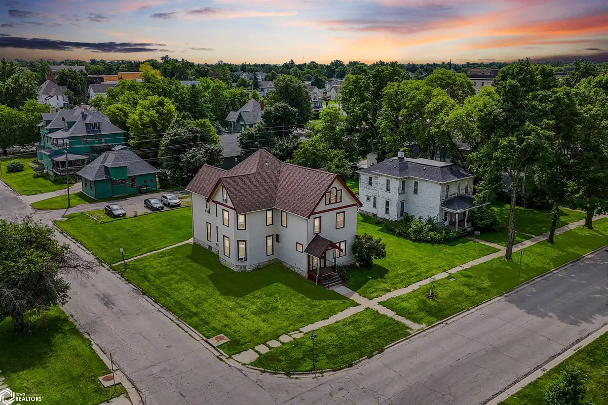 1132 Main ST, Grinnell, IA 50112