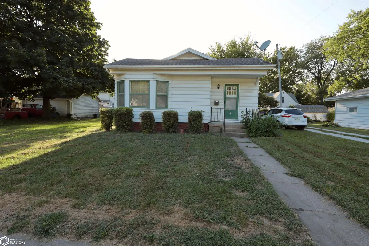 703 N College AVE, Mount Pleasant, IA 52641