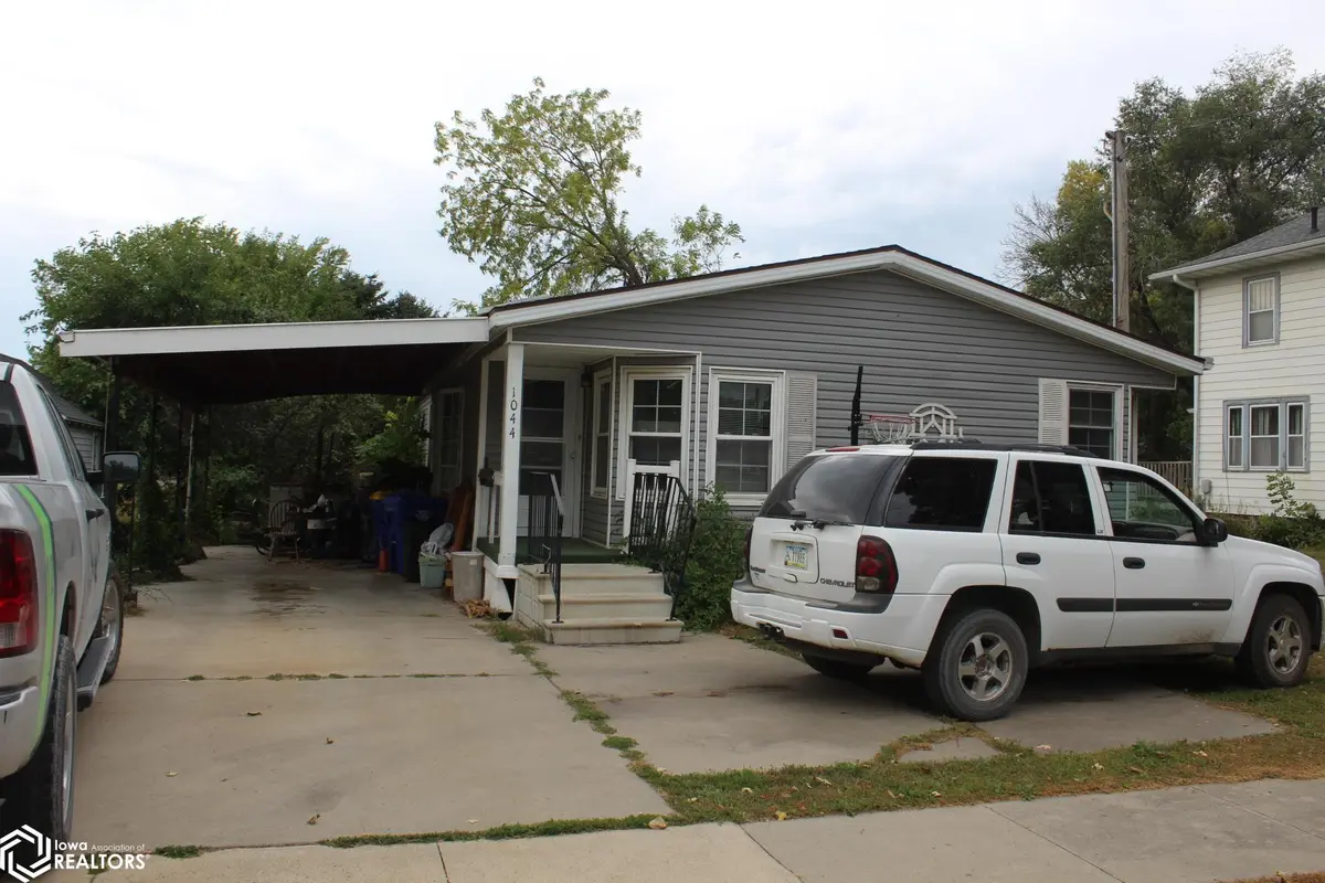 1044 Bush AVE, Garner, IA 50438